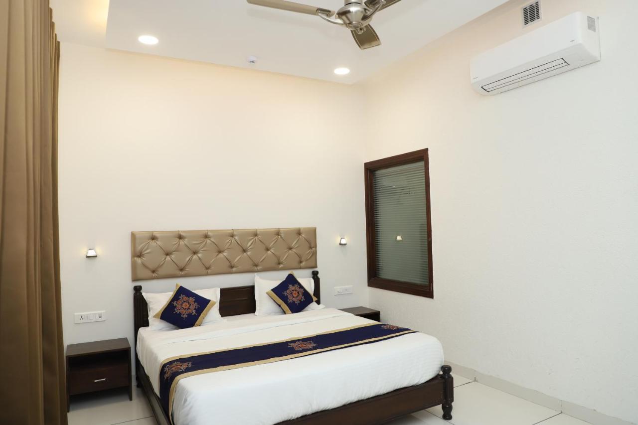 Clover Inn Udaipur Ngoại thất bức ảnh
