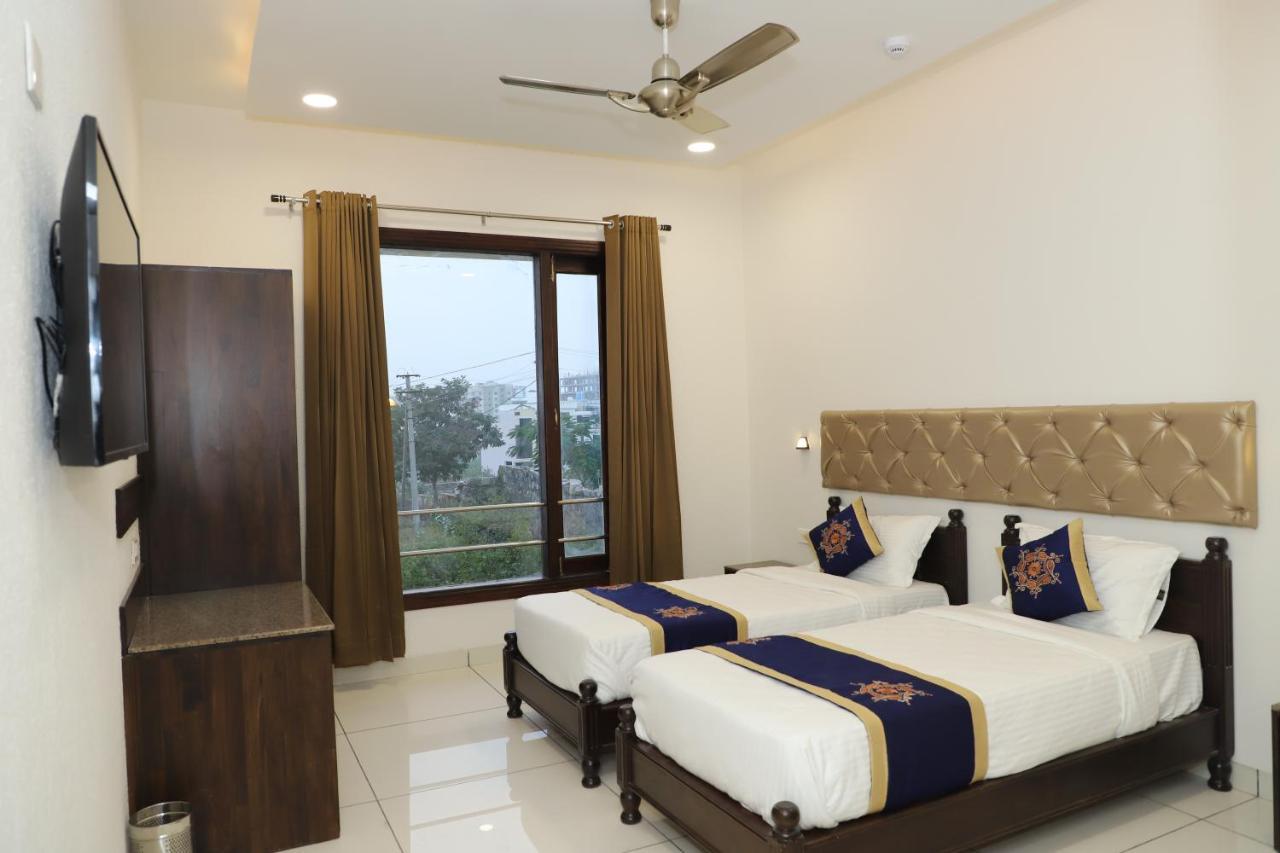 Clover Inn Udaipur Ngoại thất bức ảnh