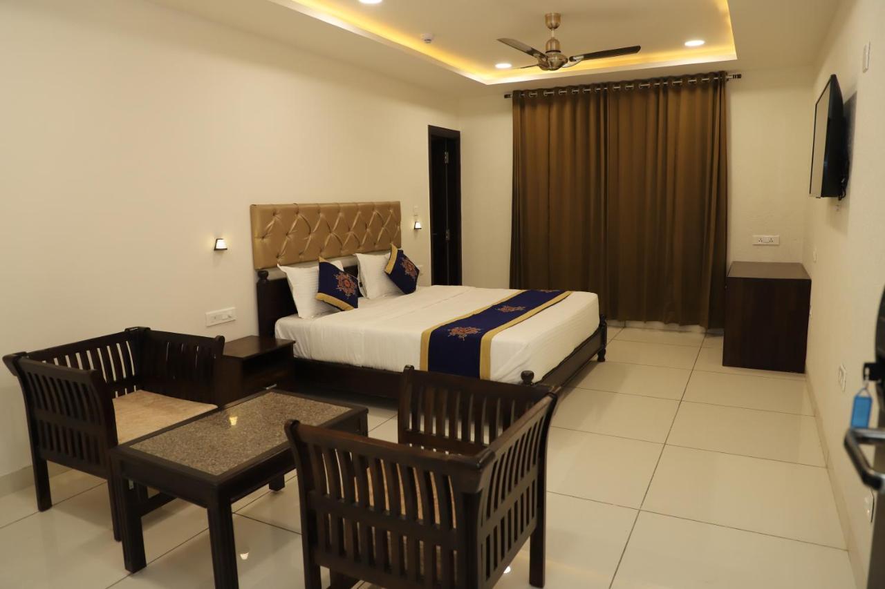 Clover Inn Udaipur Ngoại thất bức ảnh