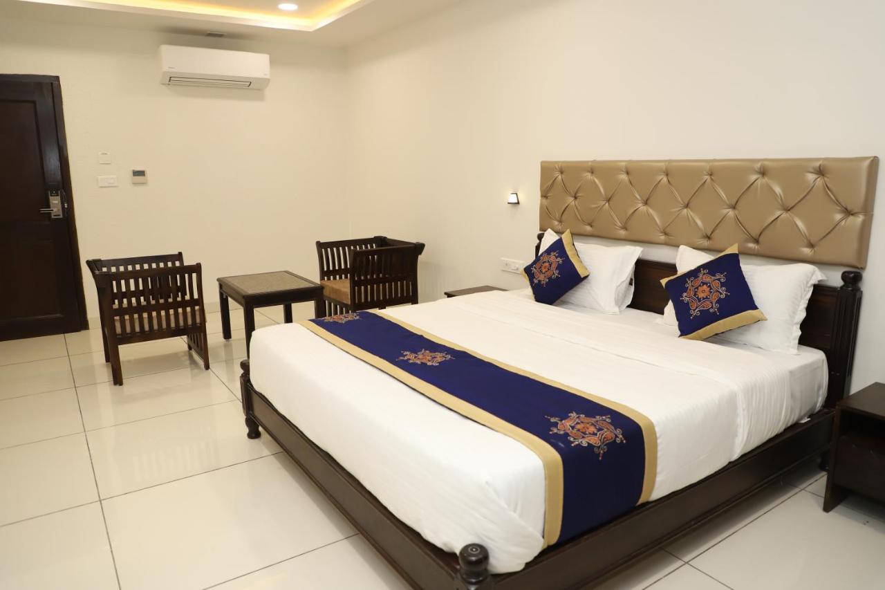 Clover Inn Udaipur Ngoại thất bức ảnh