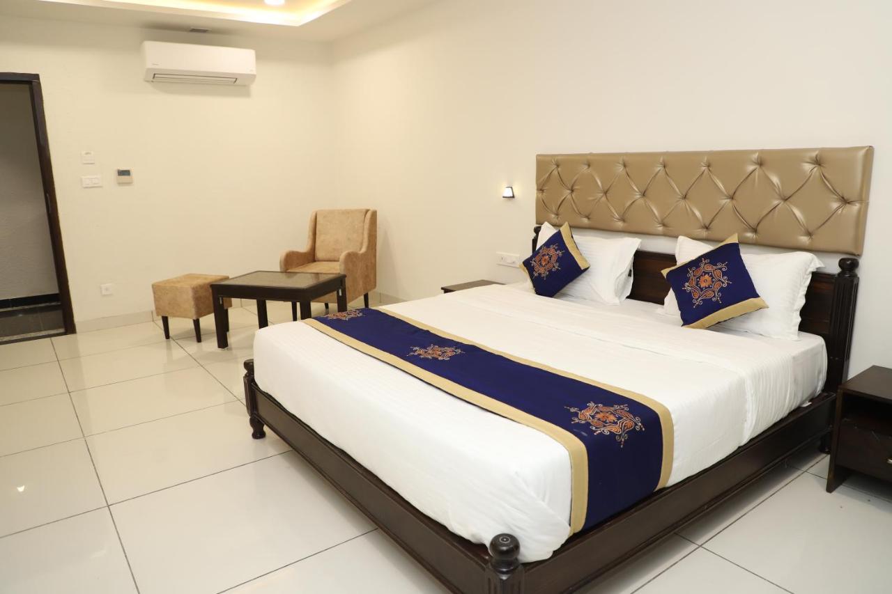 Clover Inn Udaipur Ngoại thất bức ảnh
