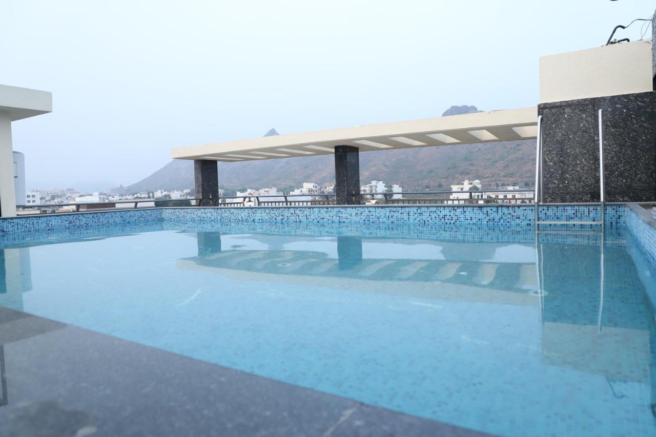 Clover Inn Udaipur Ngoại thất bức ảnh