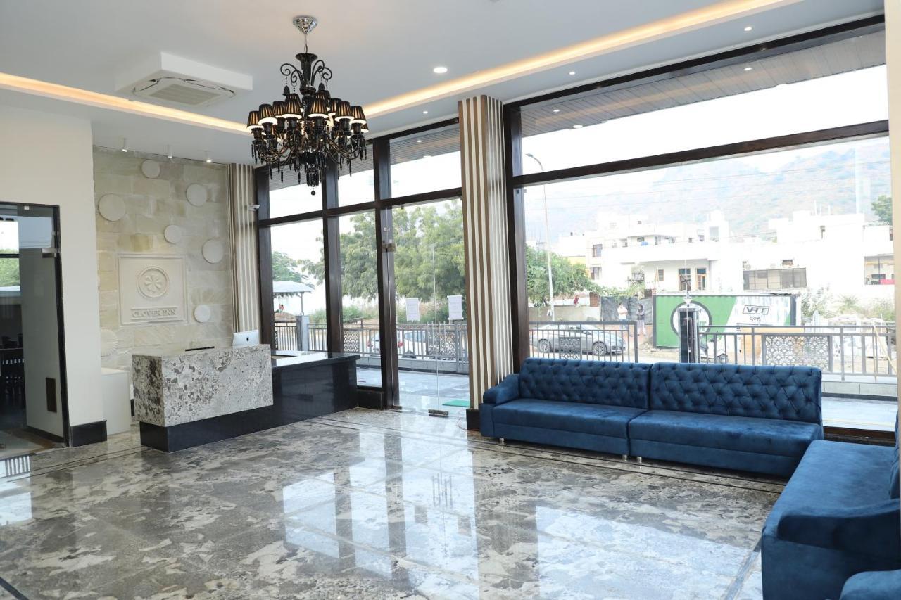 Clover Inn Udaipur Ngoại thất bức ảnh