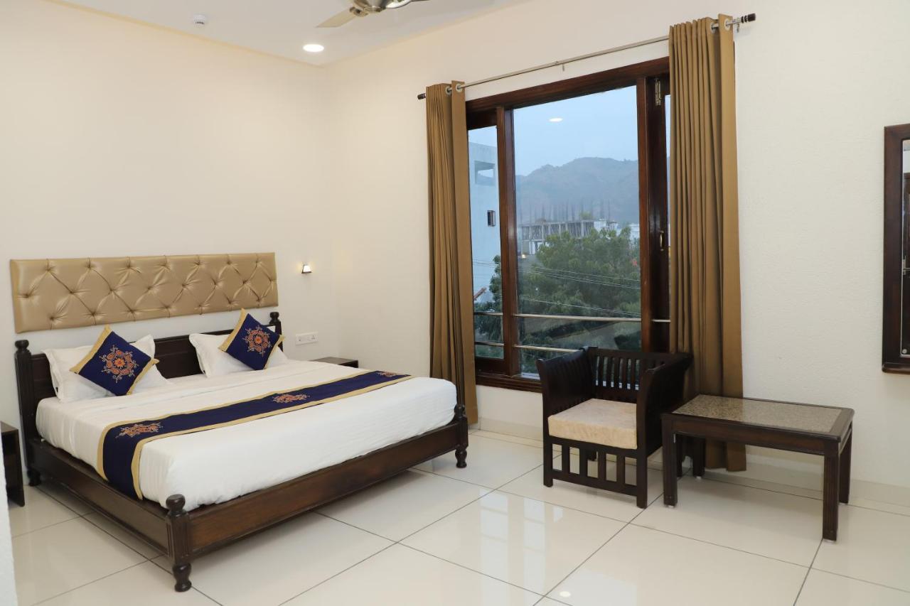 Clover Inn Udaipur Ngoại thất bức ảnh
