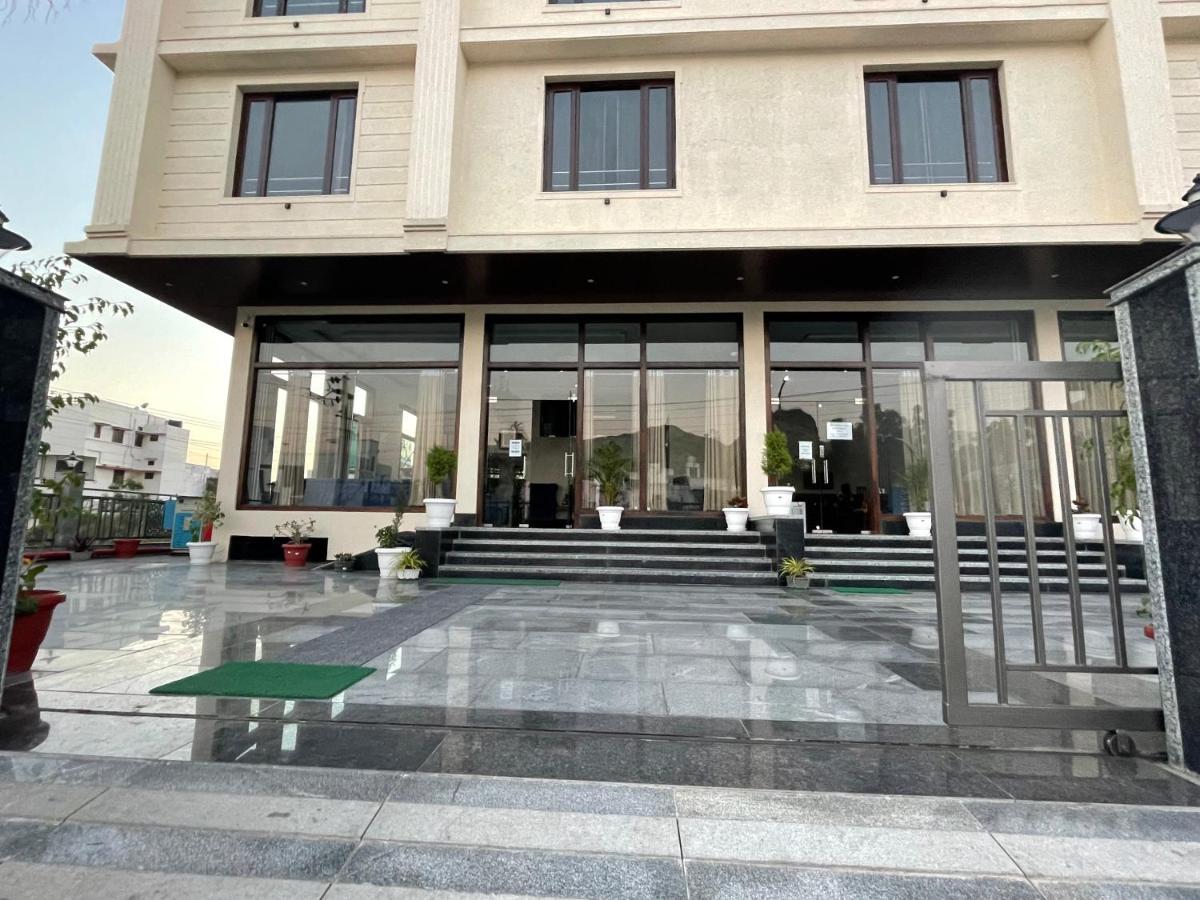 Clover Inn Udaipur Ngoại thất bức ảnh