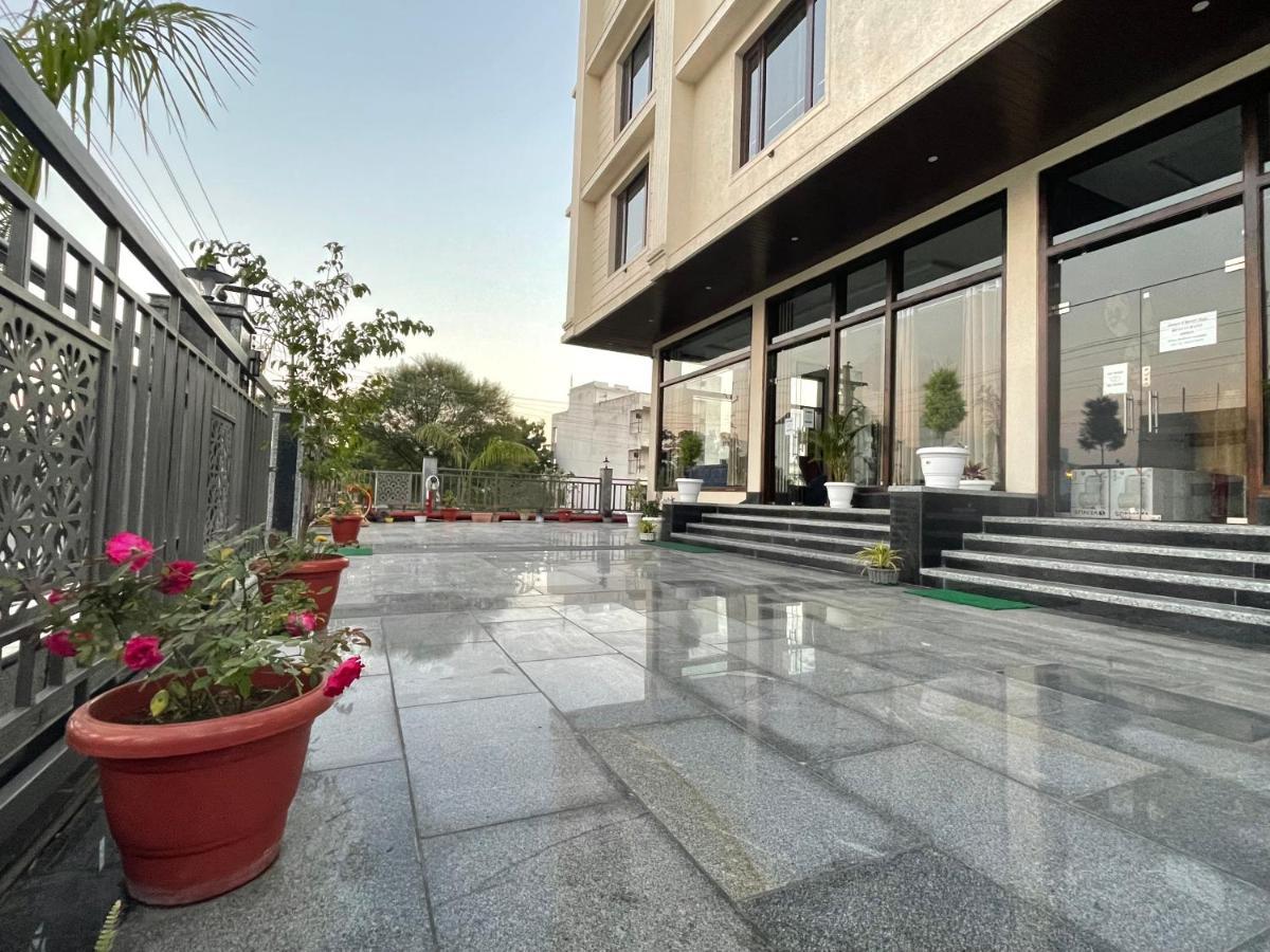 Clover Inn Udaipur Ngoại thất bức ảnh