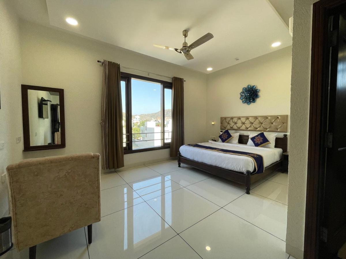 Clover Inn Udaipur Ngoại thất bức ảnh