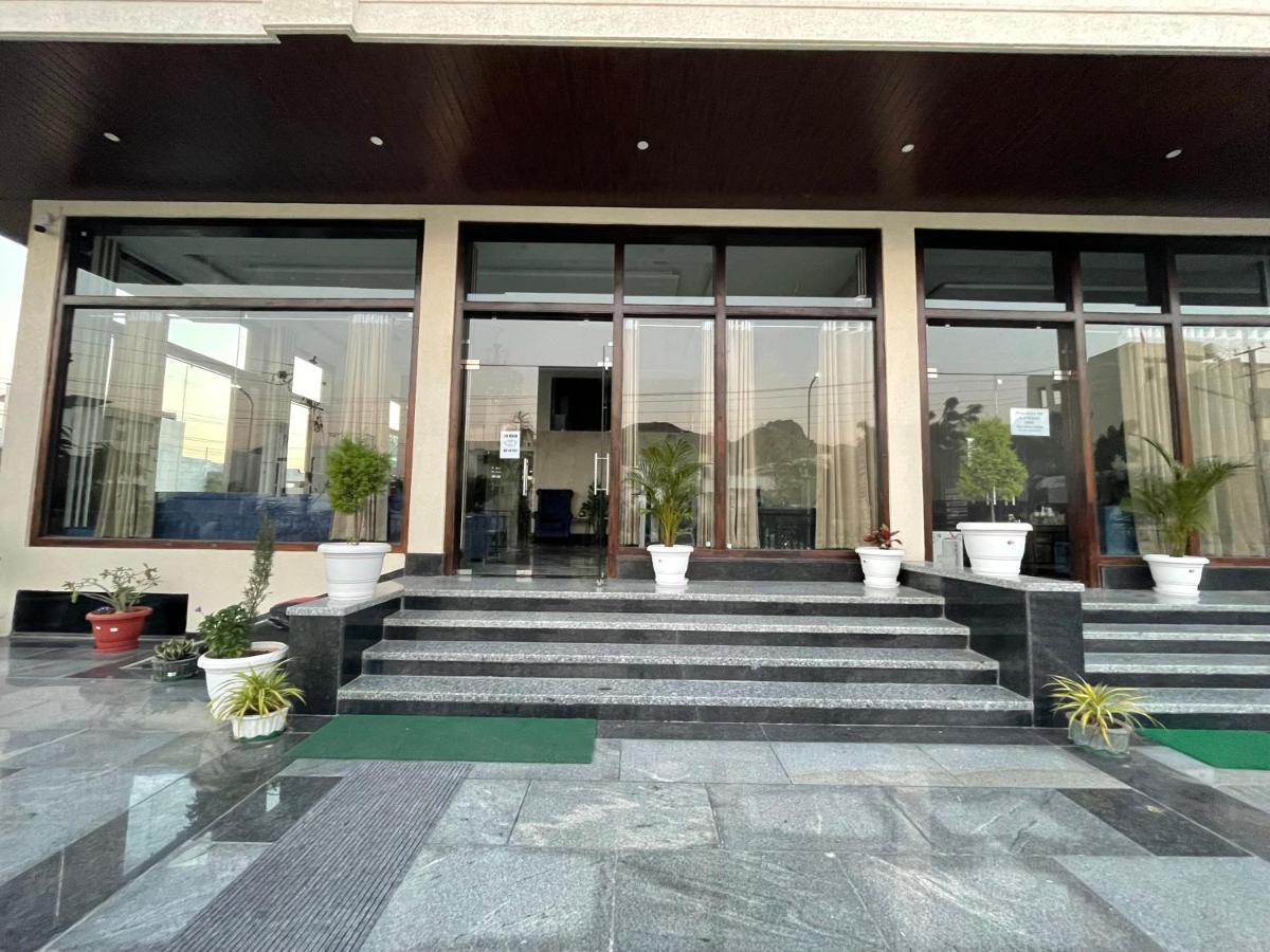 Clover Inn Udaipur Ngoại thất bức ảnh