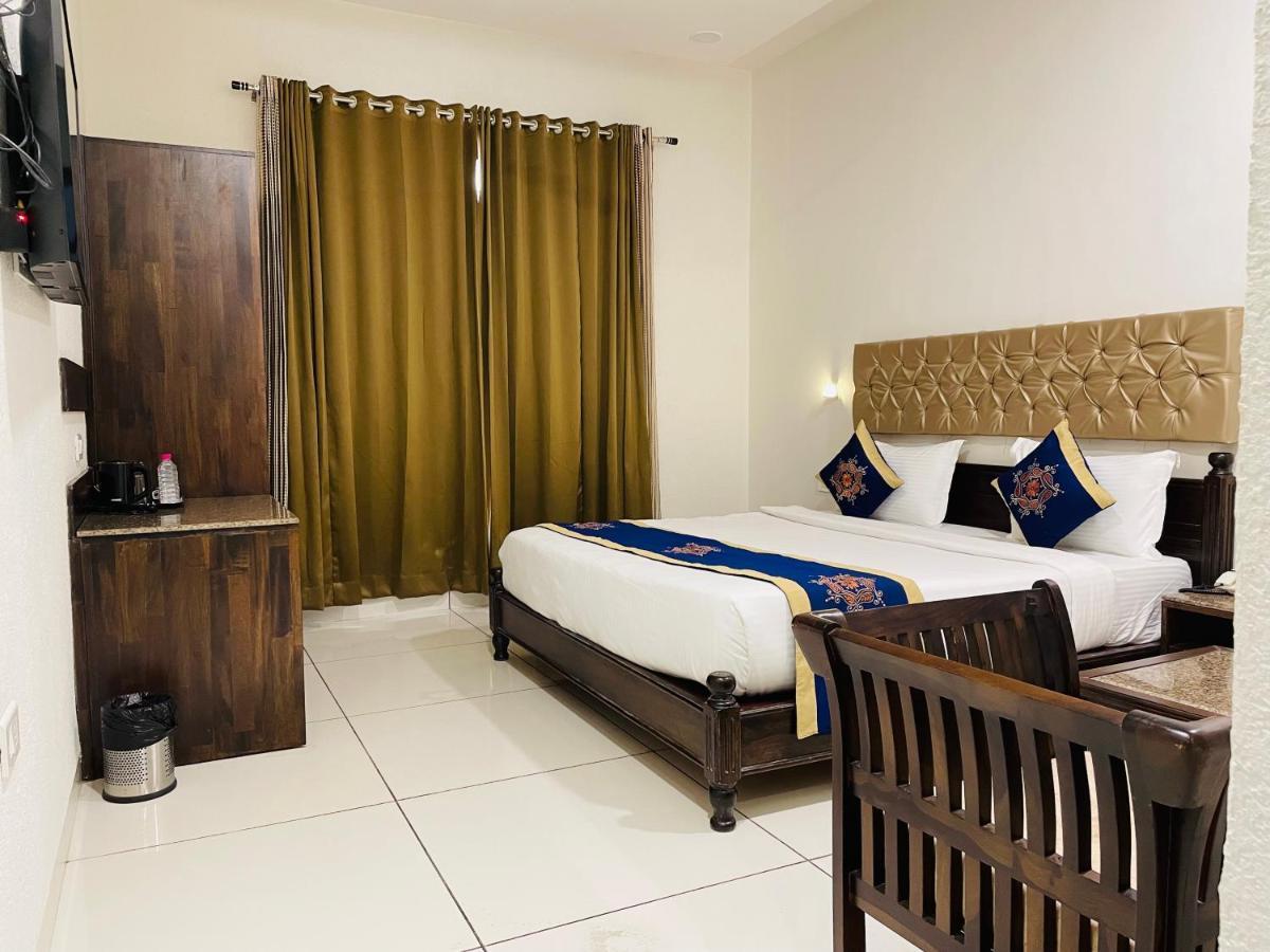 Clover Inn Udaipur Ngoại thất bức ảnh