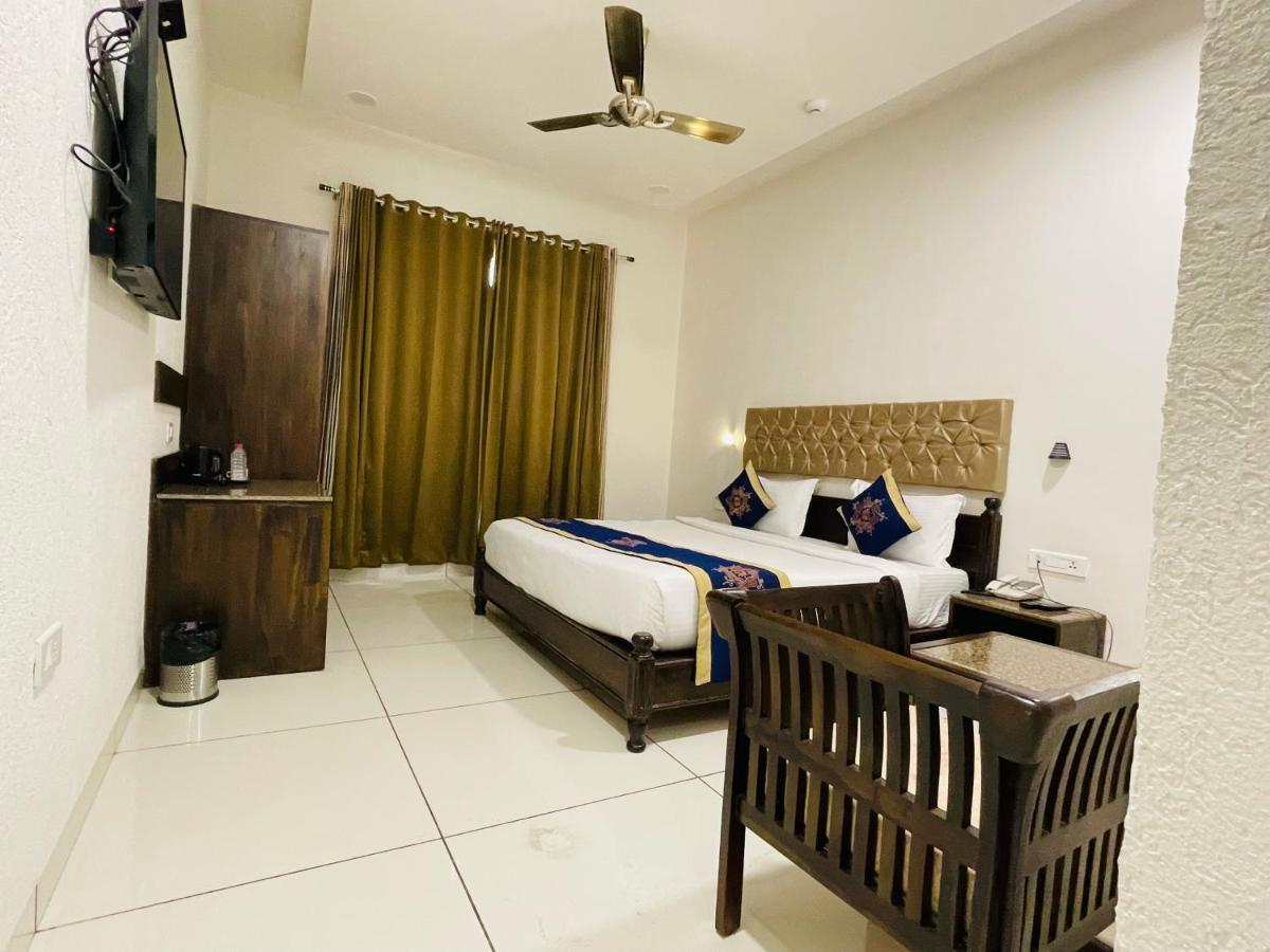 Clover Inn Udaipur Ngoại thất bức ảnh