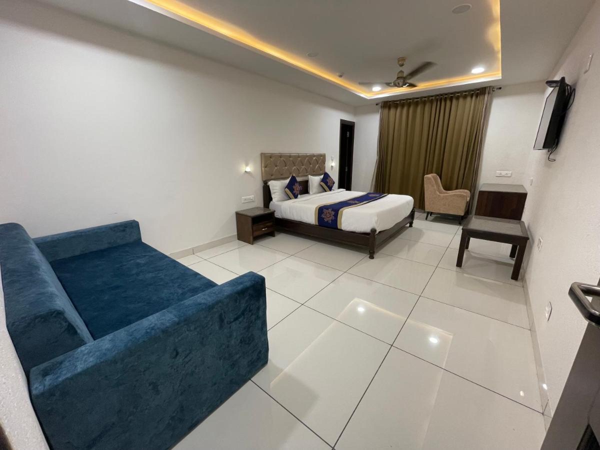 Clover Inn Udaipur Ngoại thất bức ảnh